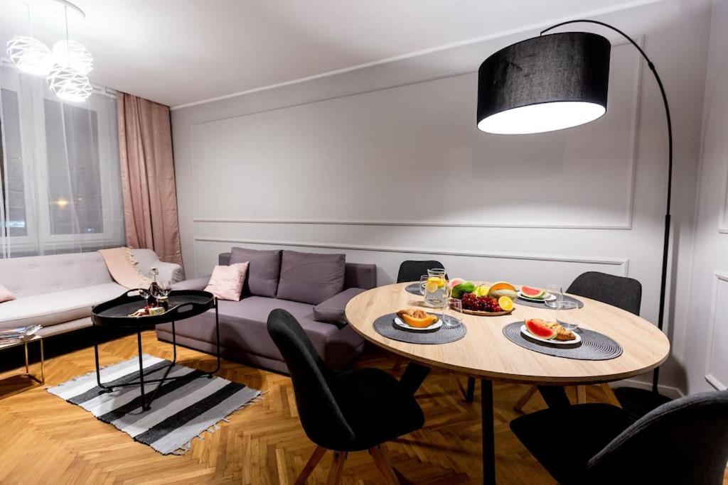 Ferienwohnung Elegant, Comfortable In The Heart Of Warsaw! Exterior foto
