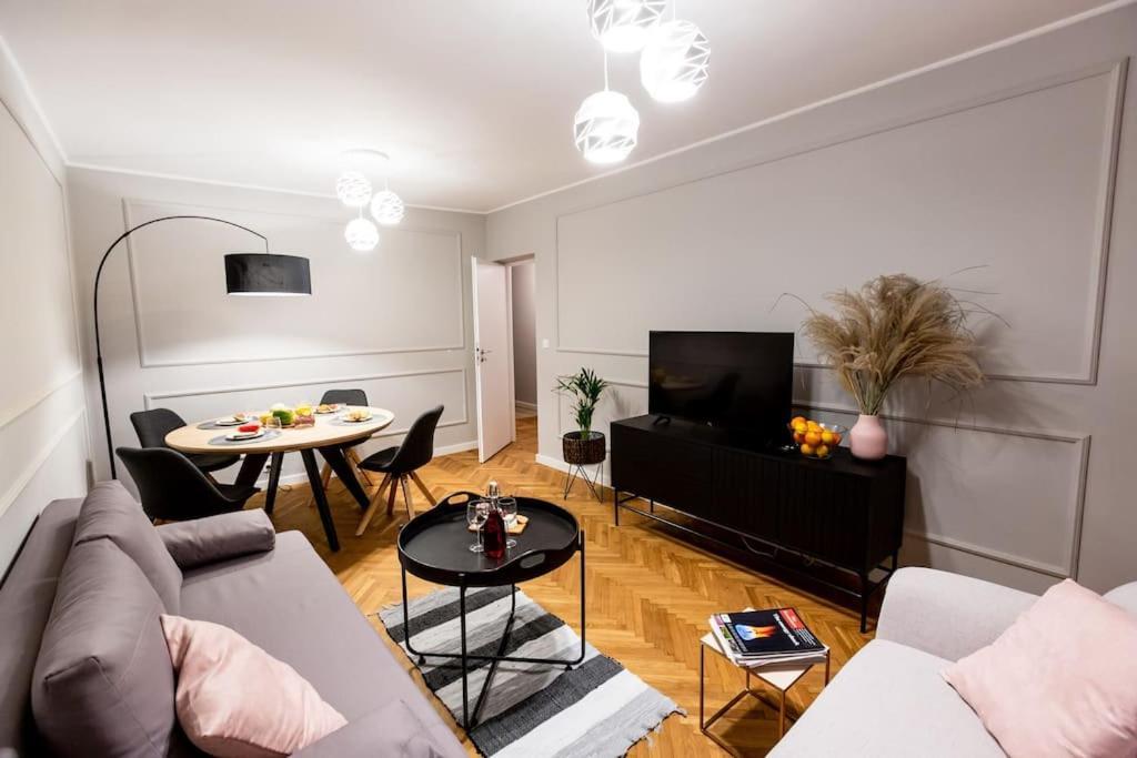 Ferienwohnung Elegant, Comfortable In The Heart Of Warsaw! Exterior foto