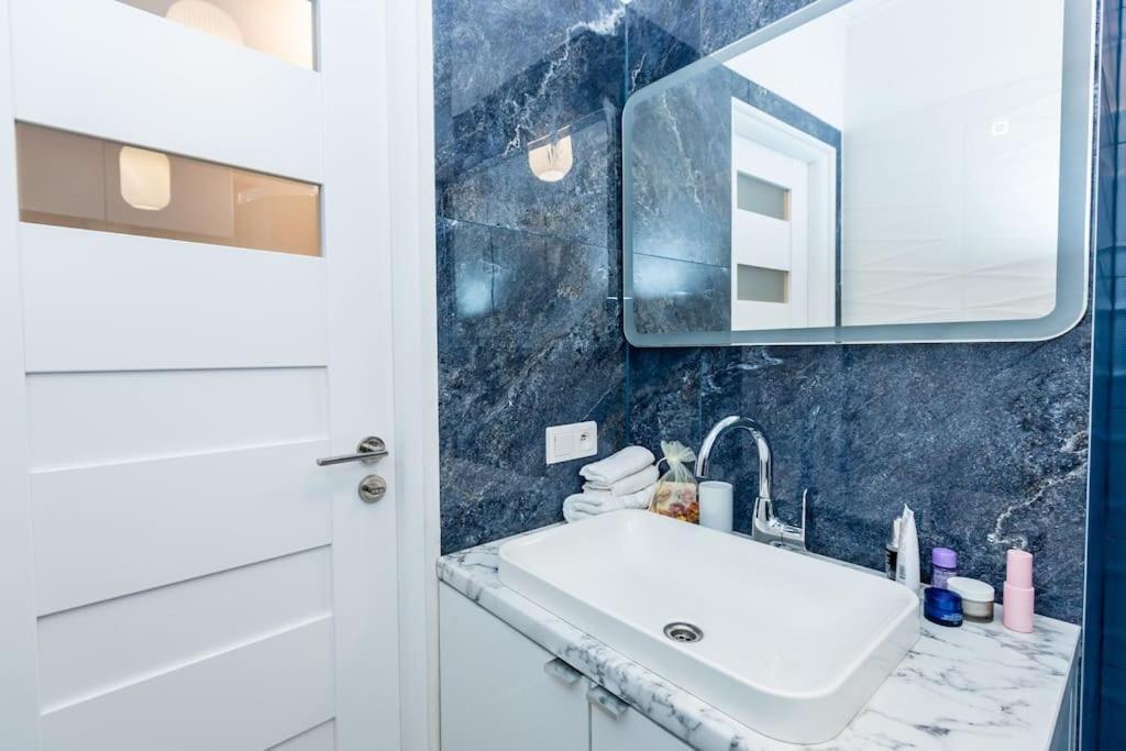 Ferienwohnung Elegant, Comfortable In The Heart Of Warsaw! Exterior foto